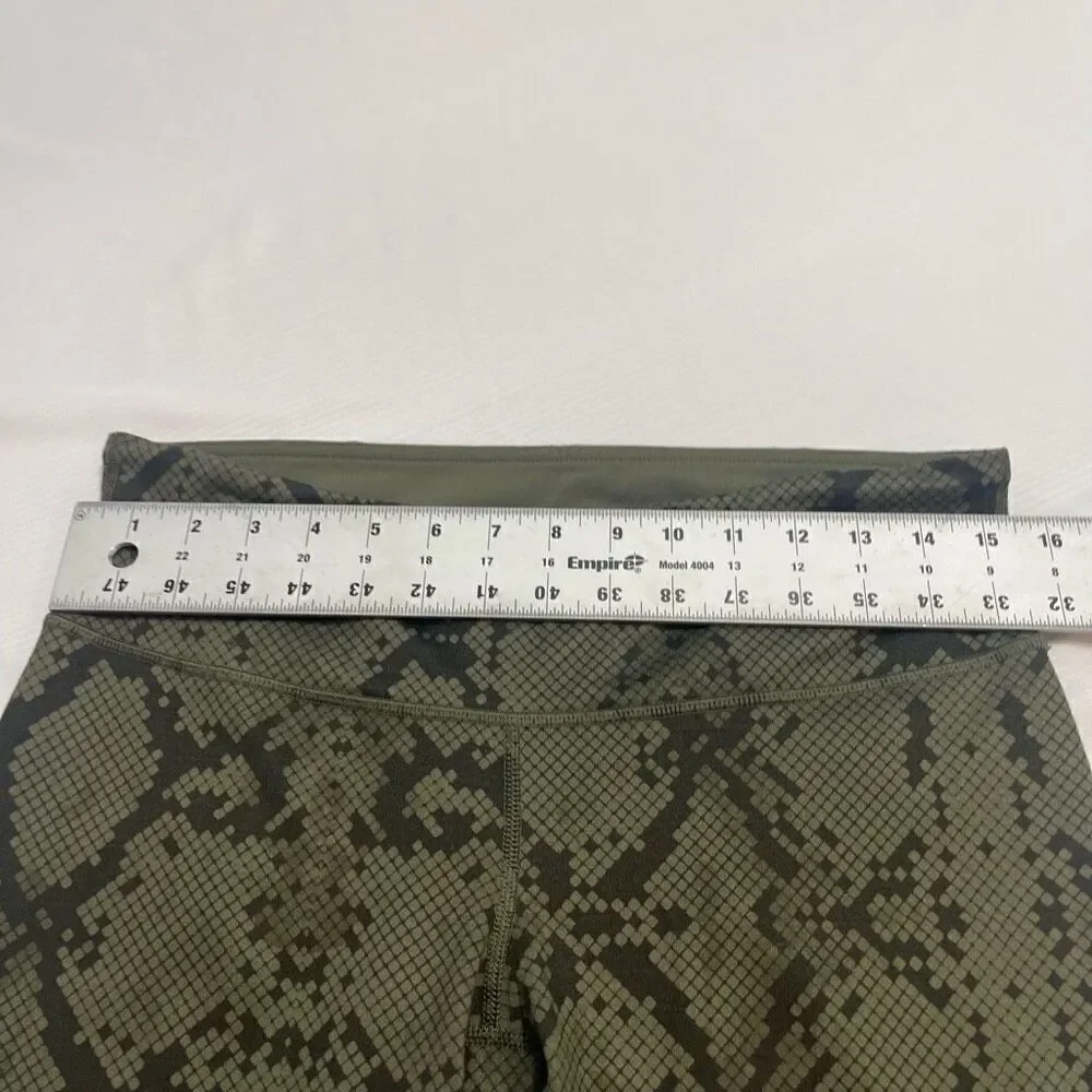 Lululemon Wunder Under 10 Green Snakeskin Luxtreme Crop RARE